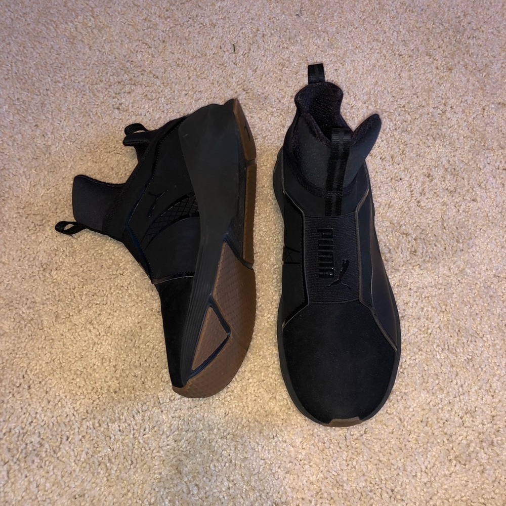 Puma tennis shoes